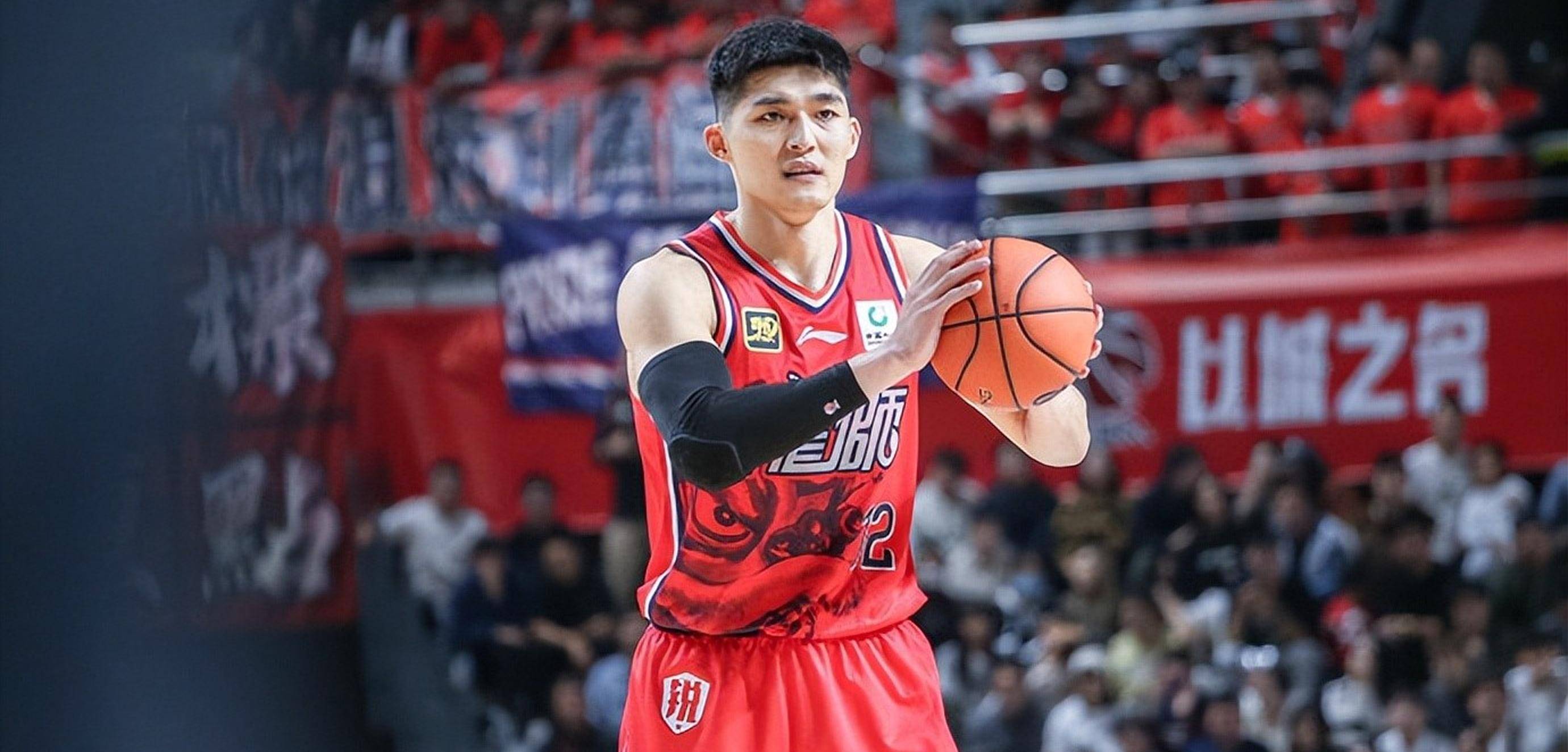 包含清晨深圳男篮调整名单以备NBA总决赛，调整名单环节打磨，质疑声仍在，控场能力受关注的词条RAYGAMING