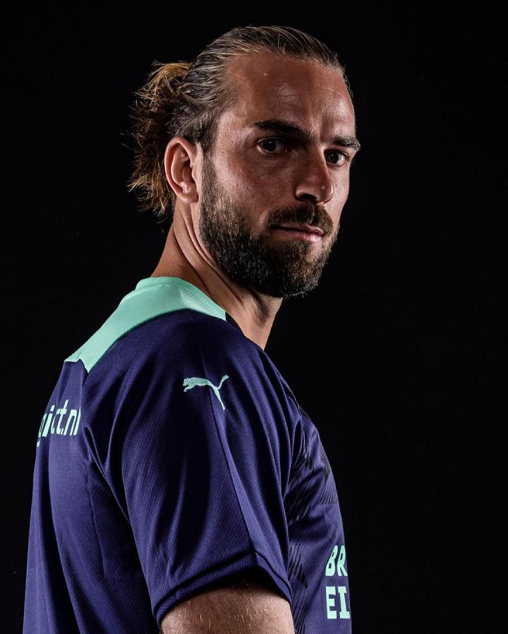 布莱顿迎荷甲关键赛；赛后队长鼓劲；赛场秩序良好；训练强度明显提升的简单介绍雷竞技app