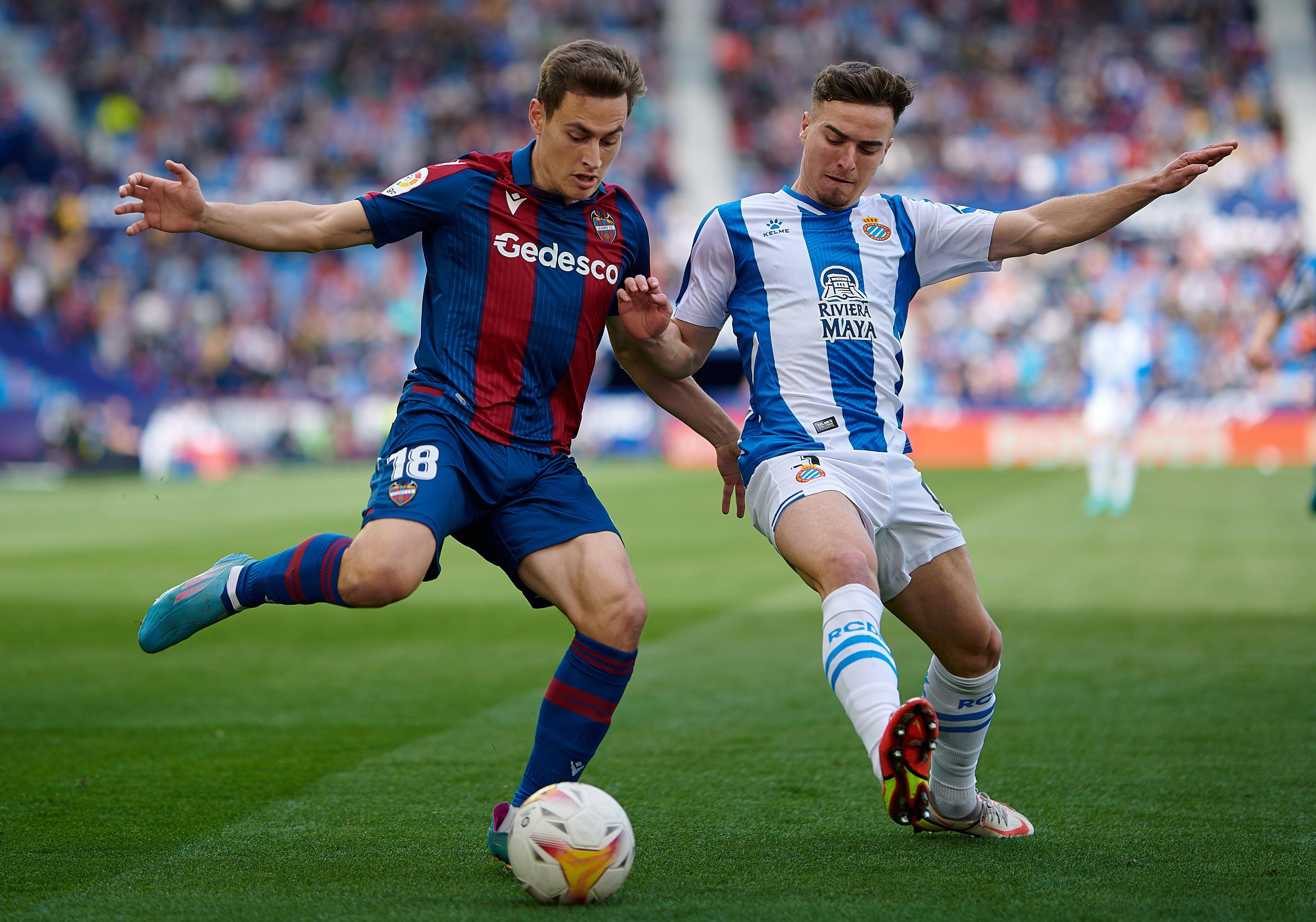 今夜欧冠传出新动向，AC米兰更衣室发声，管理层表态——话题不断，赛季目标并未改变的简单介绍RAYGAMING