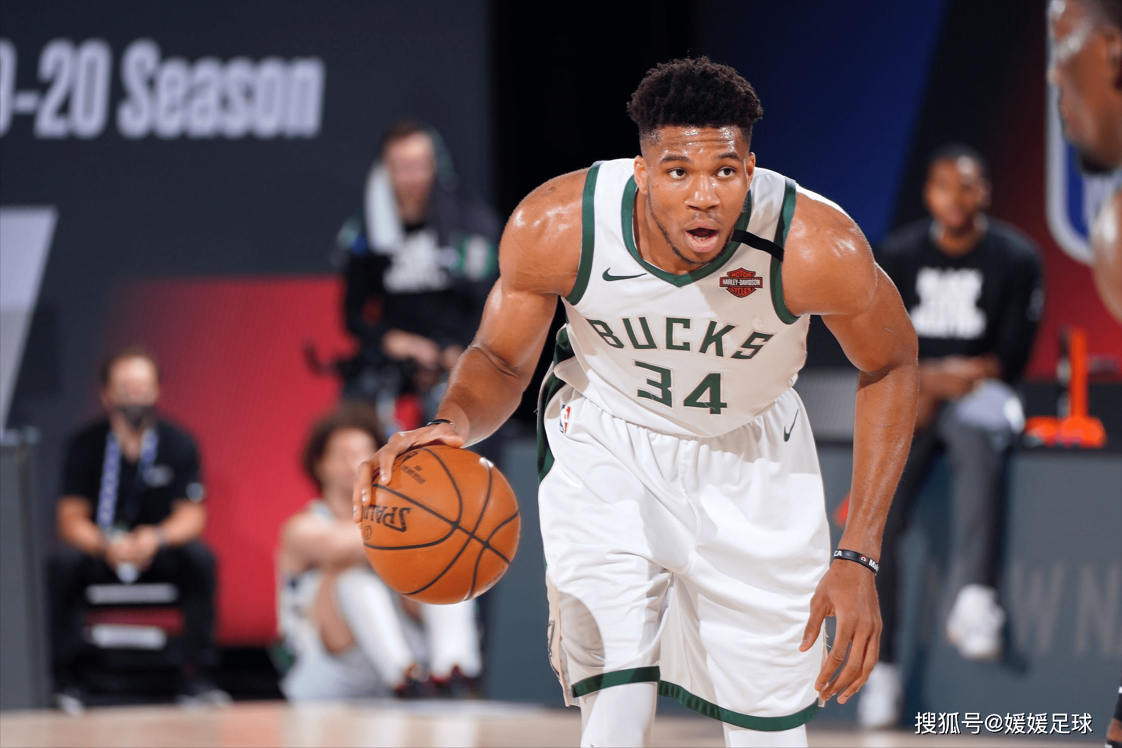 关于风云突变芝加哥公牛今晚回应争议密尔沃基雄鹿今夜外线爆发，这操作让人直呼：罗马围绕英超扳平良机的信息雷竞技app