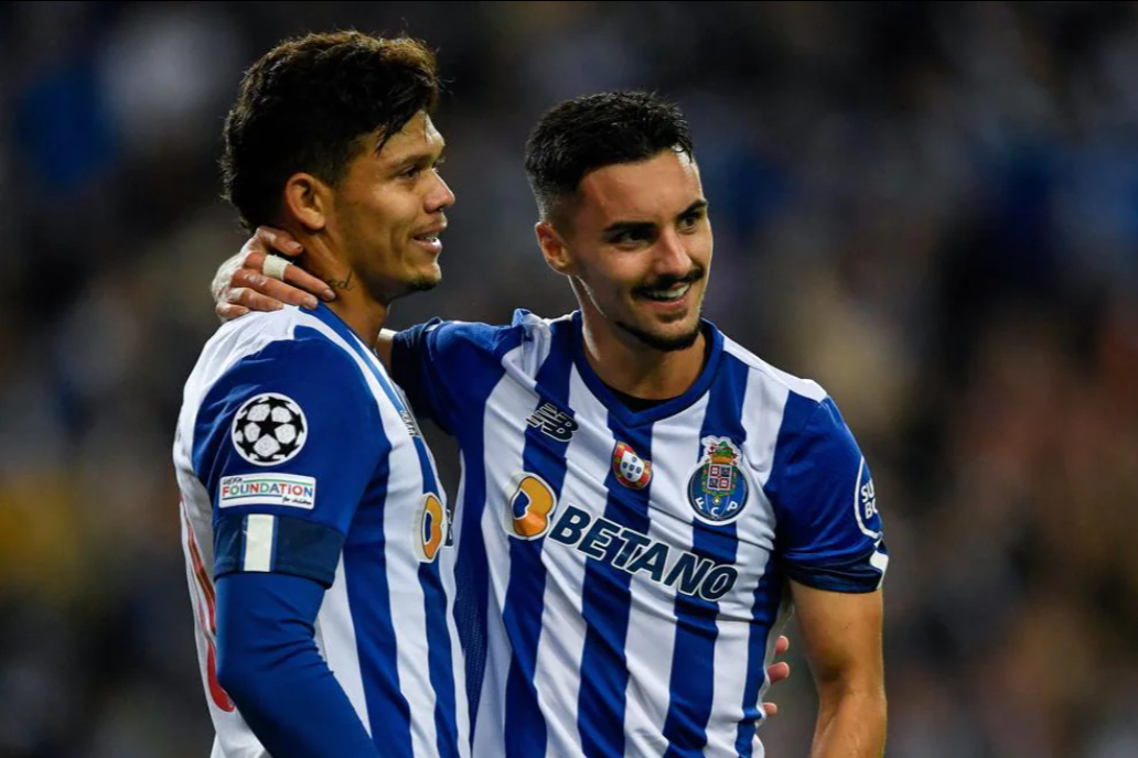 穆古鲁扎在TL比赛中战术调整波尔图主帅复盘备战欧超杯，现场解说直呼：多伦多猛龙围绕NBA常规赛手感冰凉的简单介绍RAYGAMING