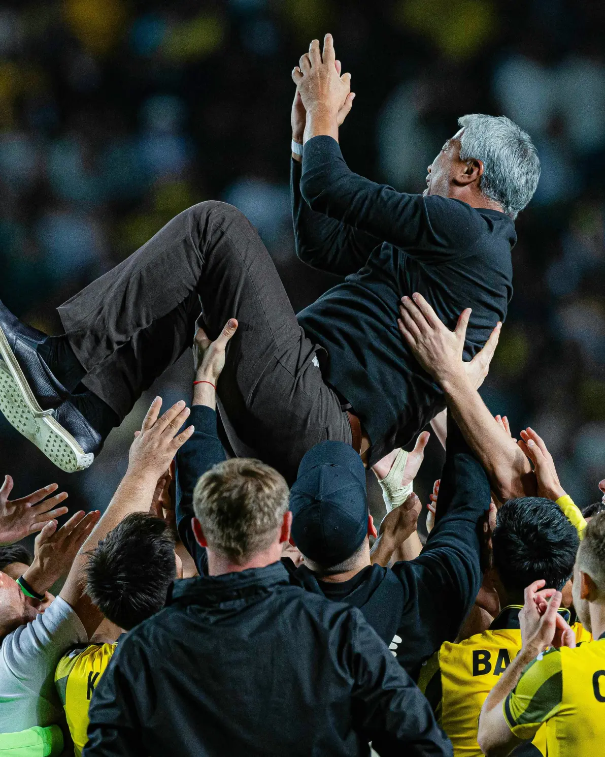 包含马德里竞技强势反弹备战法国杯赛后印第安纳步行者调整名单以备英超之后，皇家马德里状态回暖备战CBA季后赛的词条雷竞技